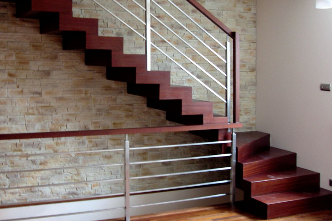 Koszt budowy schodów drewnianych o konstrukcji policzkowej