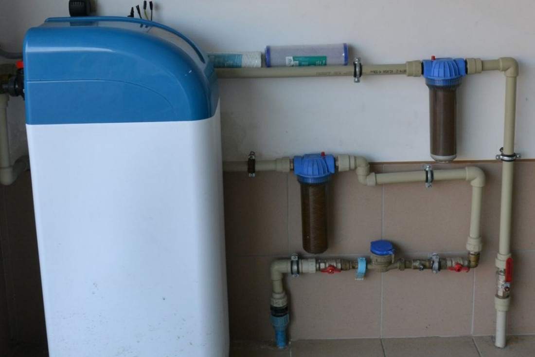 Filtry mechaniczne i zmiękczacz - konieczność nawet przy wodzie z wodociągu