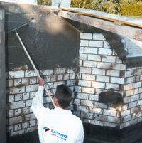 Zaprawy dwuskładnikowe mogą być stosowane nie tylko na zewnątrz, ale też od wewnątrz pomieszczeń, na przykład do uszczelniania ścian piwnicznych