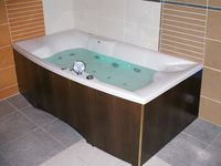 Wanny z hydromasażem wcale nie muszą być duże