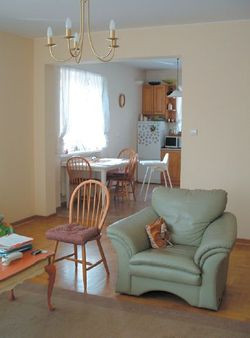 Efekt po usunięciu ściany pomiędzy salonem a kuchnią