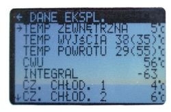 Wyświetlacz zamontowany w jednostce wewnętrznej pompy ciepła, wskazuje najważniejsze dane eksploatacyjne urządzenia