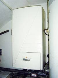 Hydromoduł przenosi ciepło przez czynnik chłodniczy do wody krążącej w grzejnikach lub w ogrzewaniu podłogowym, a także do zbiornika ciepłej wody użytkowej