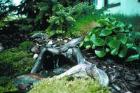 Woda przelewa się przez progi