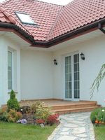 Widok na dom od strony ogrodu