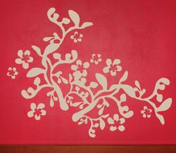 Ciekawym rozwiązaniem jest zakup naklejek na ściany: mogą stanowić fantazyjną ozdobę np. nad łóżkiem w sypialni