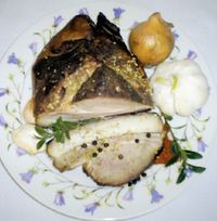 Na świątecznym stole nic nie prezentuje się tak wspaniale, jak własnoręcznie przygotowana szynka