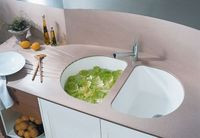 Zlewozmywak z corianu zintegrowany z blatem i okładziną ścienną