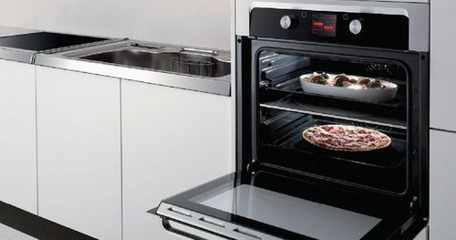 Elektryczny piekarnik do zabudowy Deluxe BT62TDBFST z nowej designerskiej linii zaprojektowanej przez Jaspera Morrisona