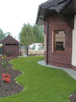 Widok na dom i ogród