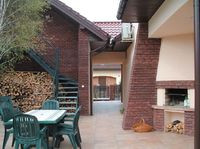 Podwórko z kominkiem