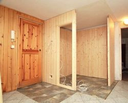 Montaż ścian sauny