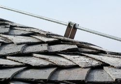 Piorunochron na dachu krytym wórami