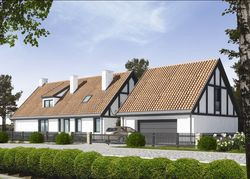 Kompozycja brył nawiązuje do tradycyjnego sąsiedztwa domu mieszkalnego i budynku gospodarskiego. Czytelny układ rzutu.