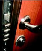 Rygle zamka centralnego w drzwiach antywłamaniowych