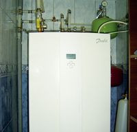 Dom w Łochowie obsługuje pompa DANFOSS o symbolu DHP–H 6