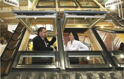 Okno o podwyższonej osi obrotu z naświetlem dolnym FDH