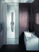 Jeżeli wnęka jest wystarczająco duża, to dobrym rozwiązaniem jest montaż kabiny prysznicowej w tym miejscu. 