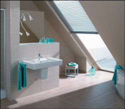 Duże okno połaciowe znacznie ogranicza możliwości aranżacyjne.