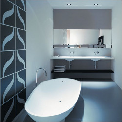 Lustro na całą szerokość wąskiej ściany sprawi, że optycznie wyda się ona większa.