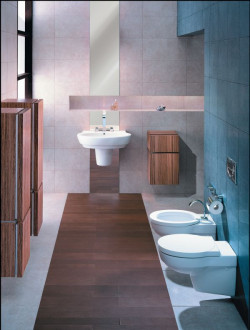 Wykorzystanie długiej powierzchni na montaż WC i bidetu