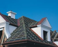 Rodzaj pokrycia na dachu domu zależy od nachylenia połaci dachowej 