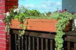 Drewniana skrzynka balkonowa