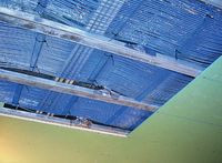 a następnie przykrywane są warstwą z płyt gipsowo-kartonowych.