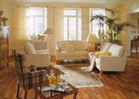 Ustawienie mebli w r&oacute;żnych miejscach buduje wnętrze, kt&oacute;re sprawia wrażenie bardziej przestronnego