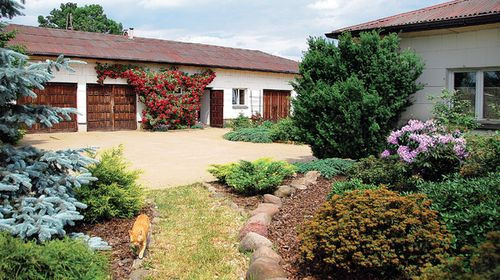 &quot;Warsztat&quot; widoczny od strony budynku mieszkalnego