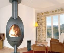 Duże przeszklone drzwiczki i wyszukane, dalekie od tradycyjnych, kształty idealnie pasują do współczesnego stylu