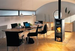 Pracę w tak zaaranżowanym pokoju wykonuje się na pewno znacznie przyjemniej niż gdyby źródłem ciepła były tu zwykłe grzejniki