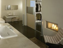 Kominek wbudowany w ścianę z zamkniętym paleniskiem