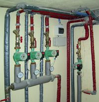 Maty kapilarne na każdym piętrze są obsługiwane przez jedną pompę obiegową