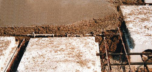 Grubość warstwy nadbetonu w stropach gęstożebrowych to 3-6 cm