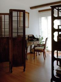 W centrum poddasza, w miejscu planowanego pokoju, pozostawiono otwartą przestrzeń do pracy