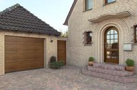 Brama garażowa w okleinie Ciemny Dąb