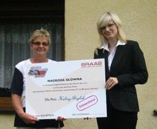 Pani Halina Brylak (po lewej) z Ewą Tabaszewską z firmy Monier