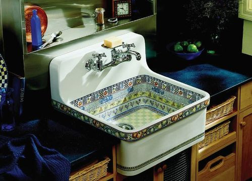 Zlew ceramiczny Journey, pokryty misternym wzorem inspirowanym XVII-wieczną włoską majoliką