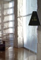 Pełną urodę kamienia wydobywa dopiero blask słońca lub światło pięknej lampy