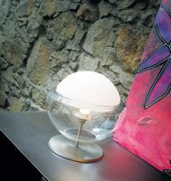 Pełną urodę kamienia wydobywa dopiero blask słońca lub światło pięknej lampy