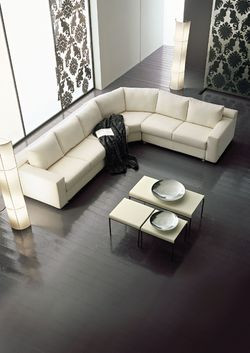 Używając tylko dw&oacute;ch kolor&oacute;w, możemy stworzyć intrygujące, pełne niuans&oacute;w wnętrze