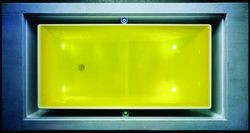 producenci wanien coraz częściej jako dodatek oferują zestaw do terapii kolorami: żółty