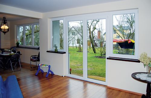 Wyjście z salonu do ogrodu