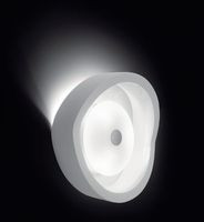 Lampa ścienna Celex, zaprojektowana przez Burkharda Dämmera, emituje przyjemne rozproszone światło