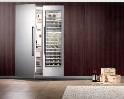 Pełne zaopatrzenie &ndash; chłodziarka na żywność w połączeniu z chłodziarką na wino o pojemności 98 butelek 0,75 l