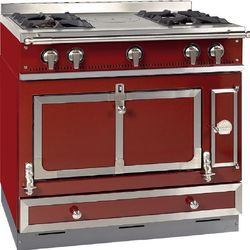 Piec kuchenny Grand Castell 90 w kolorze burgunda &ndash; model z linii Ch&acirc;teau firmy La-Cornue