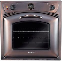 Piekarnik elektryczny HRN 060 R z kolekcji Old Style mieni się miedzianym połyskiem