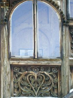 Willa „pod Jedlami” słynie z bogatej ornamentyki, w której dominują elementy roślinne