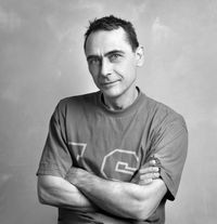 Krzysztof Sołowiej, wykształcony w Poznaniu rzeźbiarz i architekt wnętrz